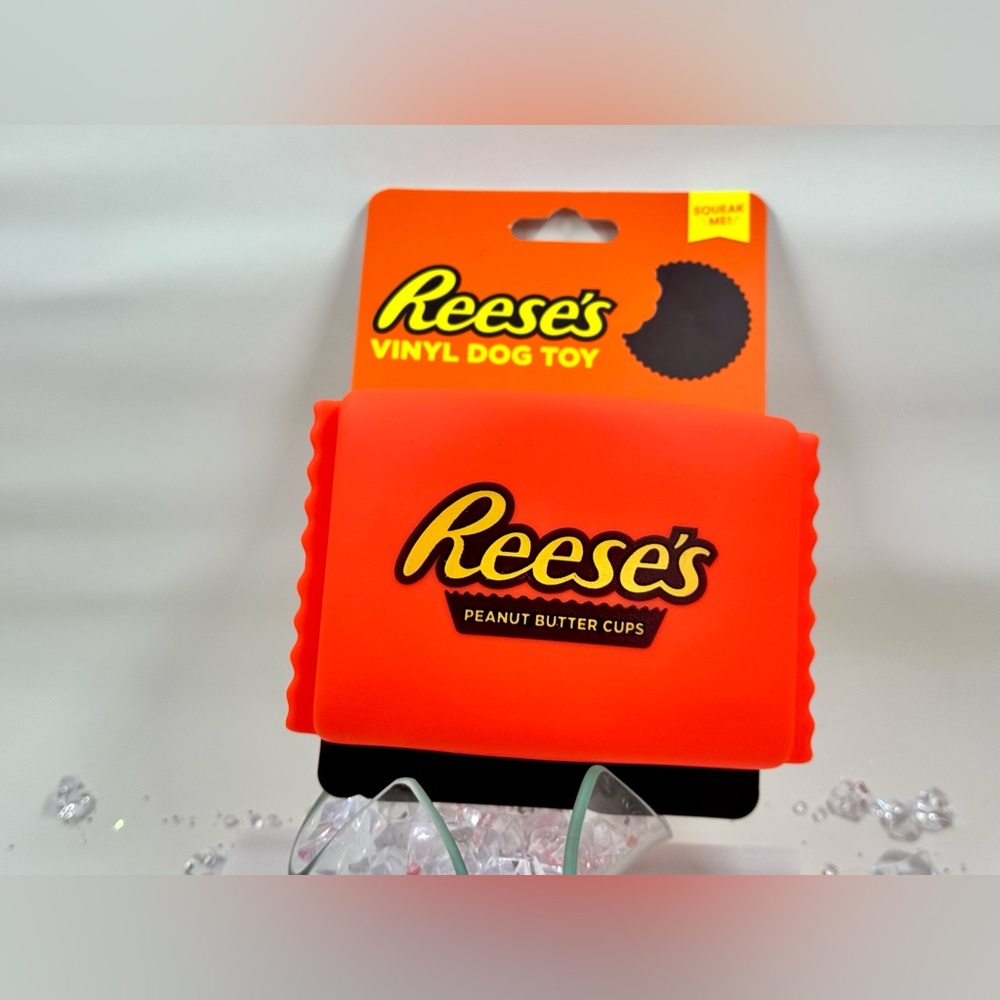 💋 Reese’s Vinyl Dog Toy - Picture 2 of 8